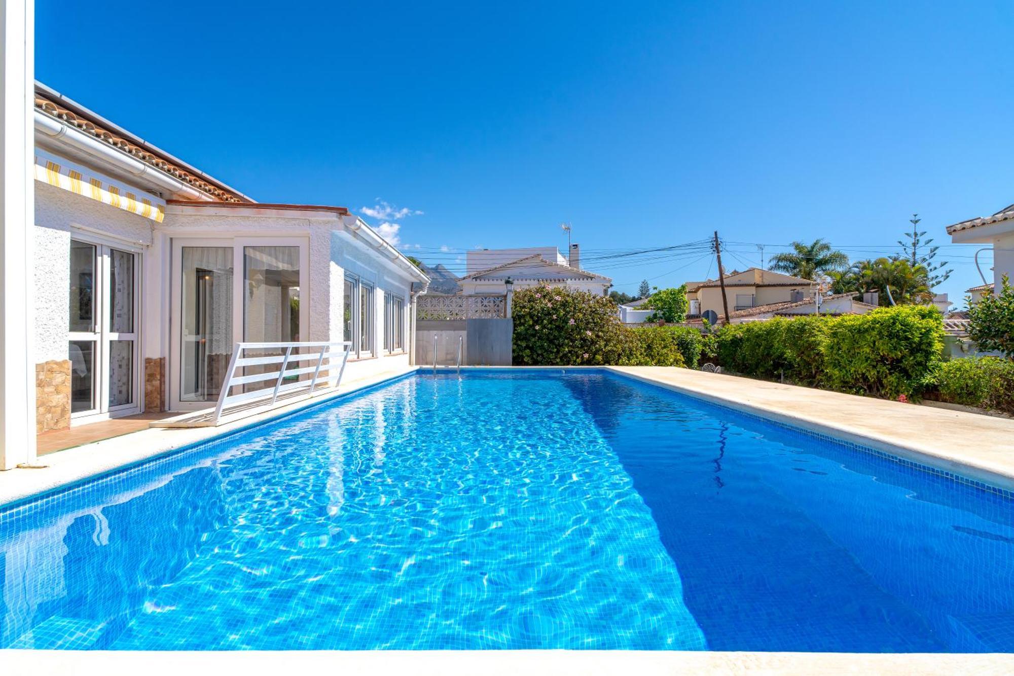 Villa Sevilla Casasol 内尔哈 外观 照片