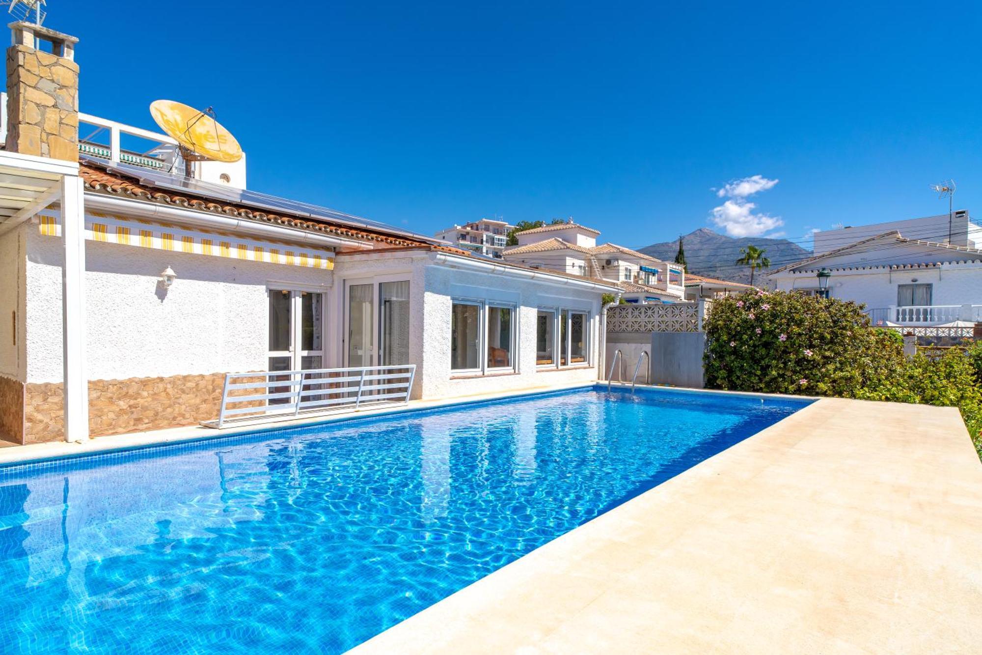 Villa Sevilla Casasol 内尔哈 外观 照片