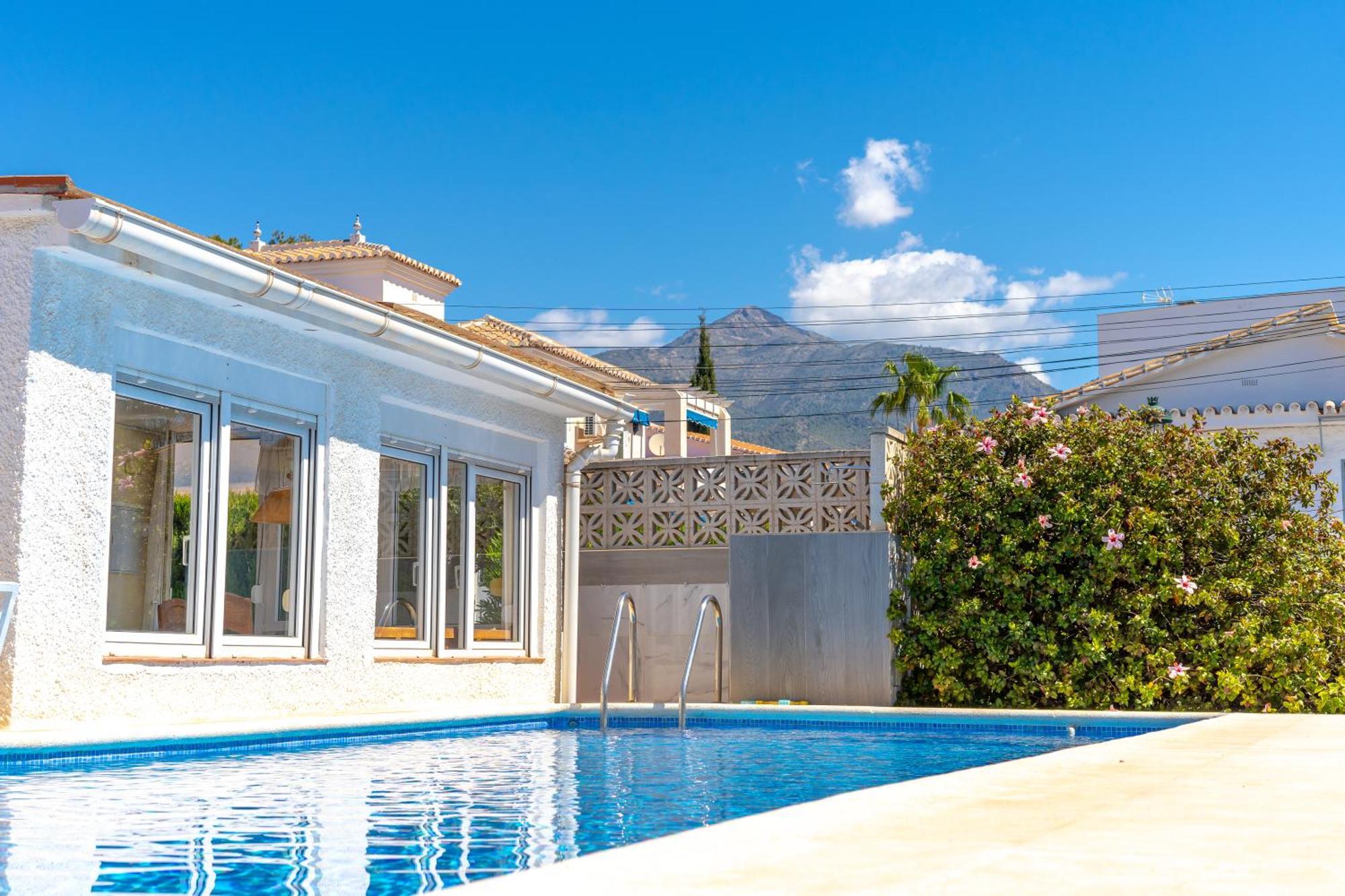 Villa Sevilla Casasol 内尔哈 外观 照片